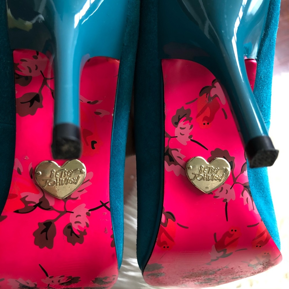 Betsey Johnson Teal Pointy Toe Pumps